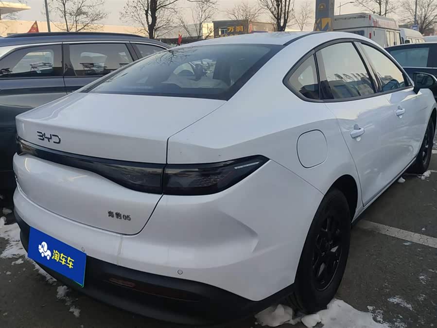 BYD Seal 05 DM-i 2025 car image #4