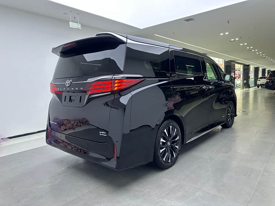 Toyota Alphard car image #4