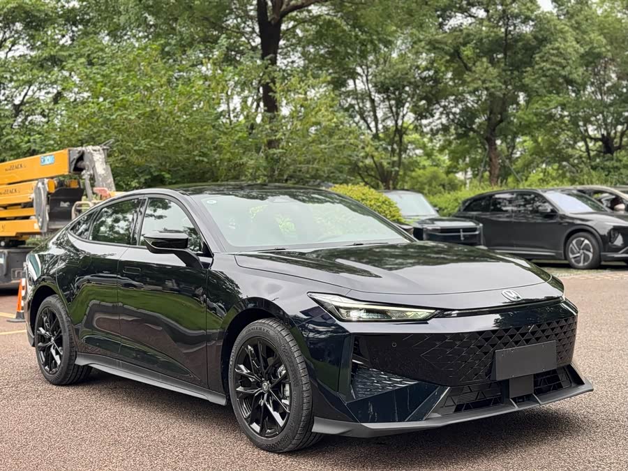 Changan UNI-V 2025 car image #4