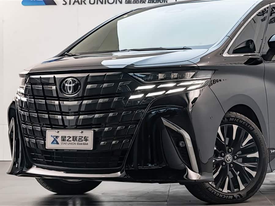 Toyota Alphard 2025 car image #4