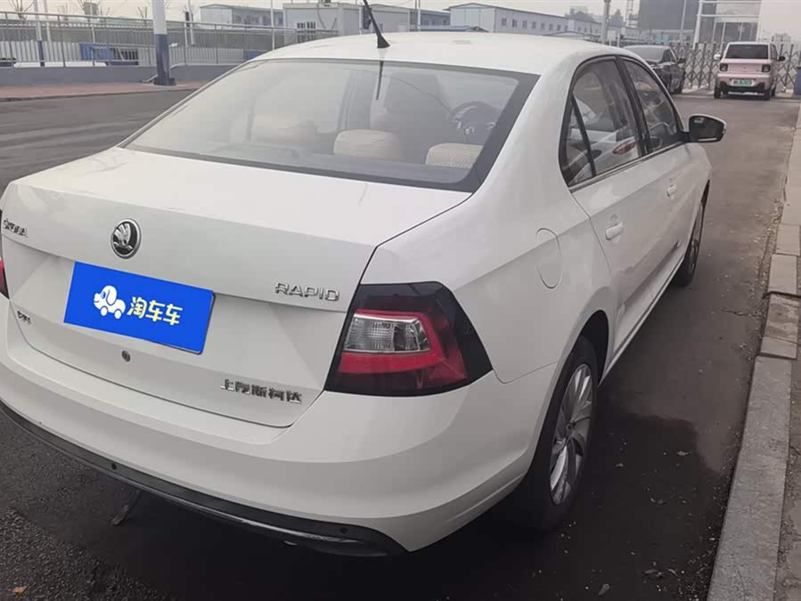 Skoda Rapid 2018 car image #4