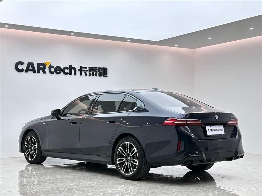 BMW 5 Series 2024 #4 BMW 5 Series 2024 car image #4