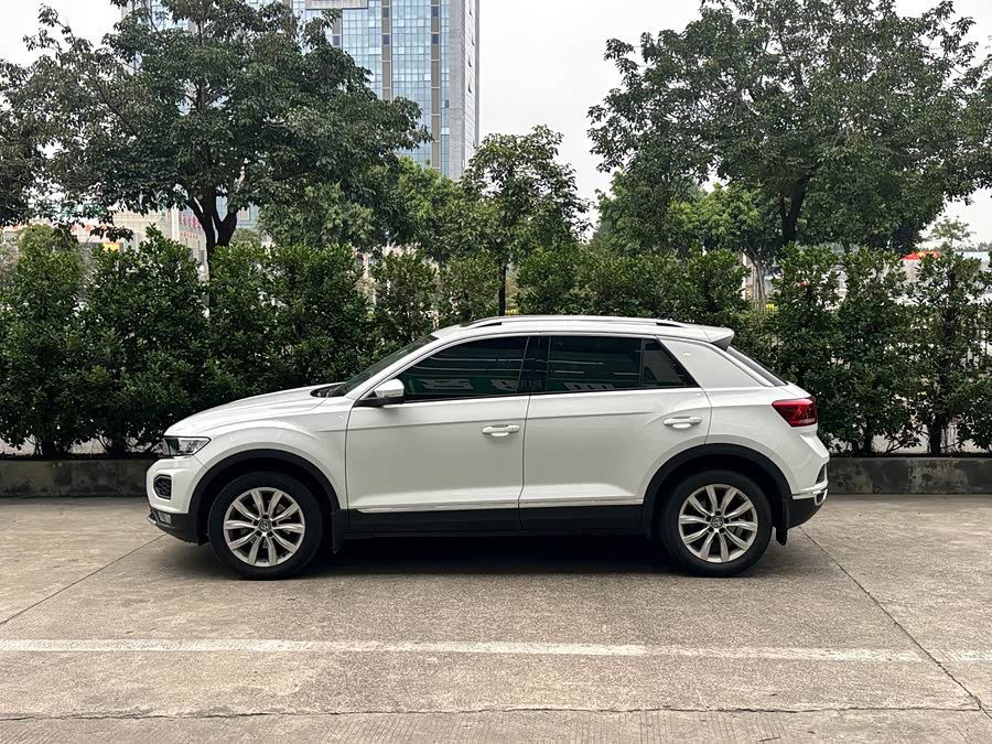 Volkswagen T-Roc 2021 car image #4