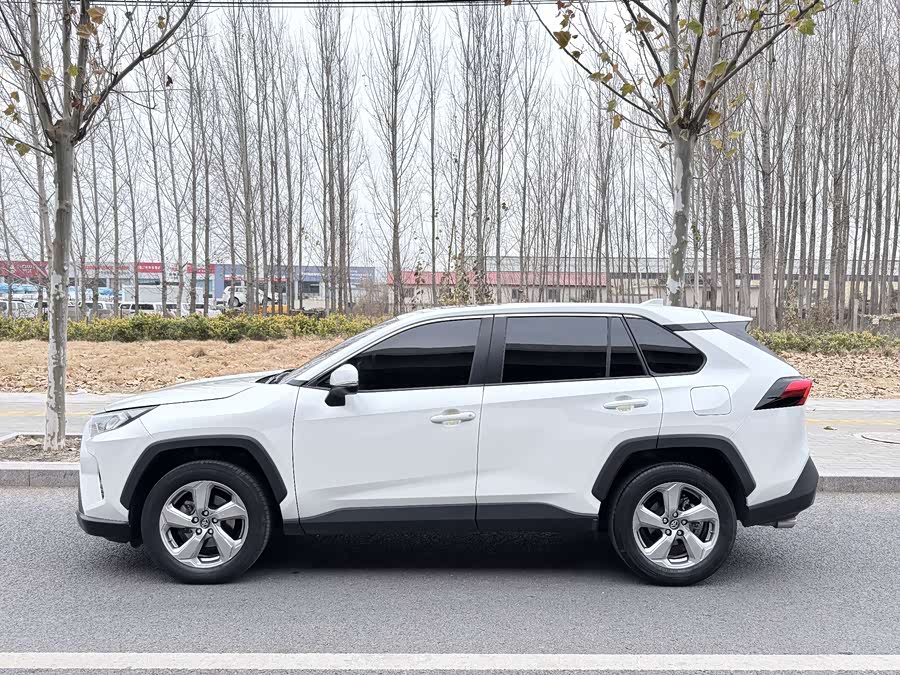Toyota RAV4 2022 car image #4
