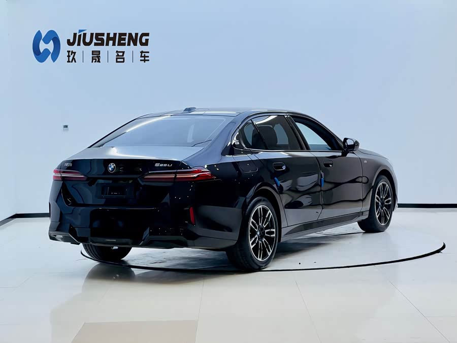 BMW 5 Series 2025 #4 BMW 5 Series 2025 car image #4