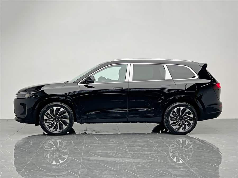 2025 car image #4