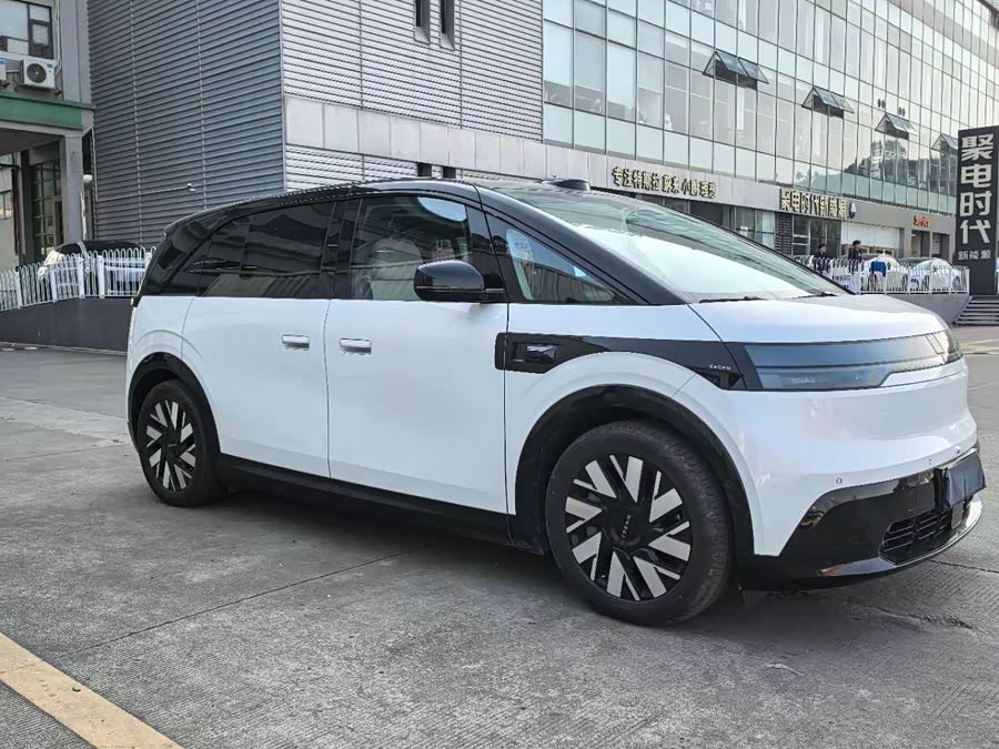 极氪 极氪MIX 2024 汽车图片 #4