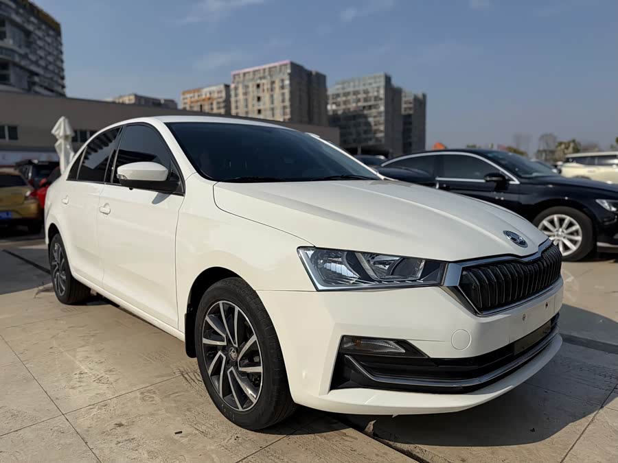 Skoda Rapid 2020 car image #4