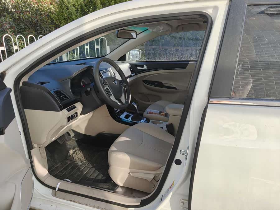 BYD e5 2018 #4 BYD e5 2018 car image #4