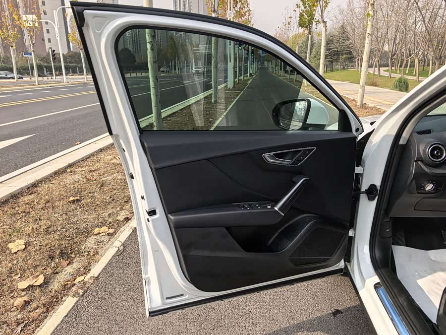 Audi Q2L 2021 car image #4