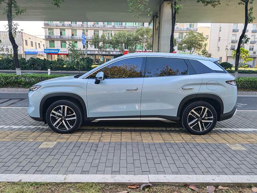 BYD SongL DM-i 2025 #4 BYD SongL DM-i 2025 car image #4