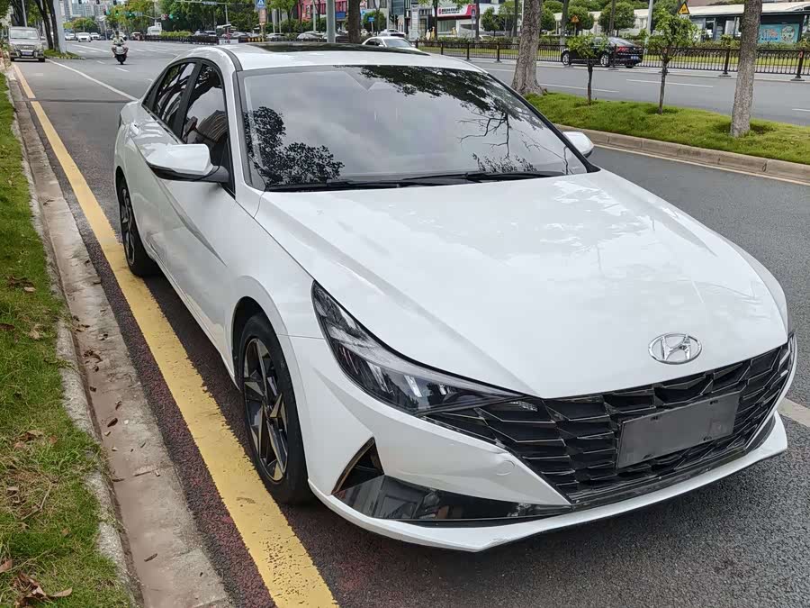 Hyundai Elantra 2023 immagine di auto #4
