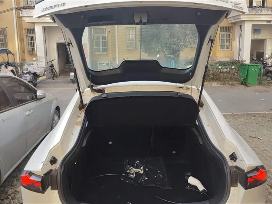 Changan UNI-V iDD 2023 car image #4