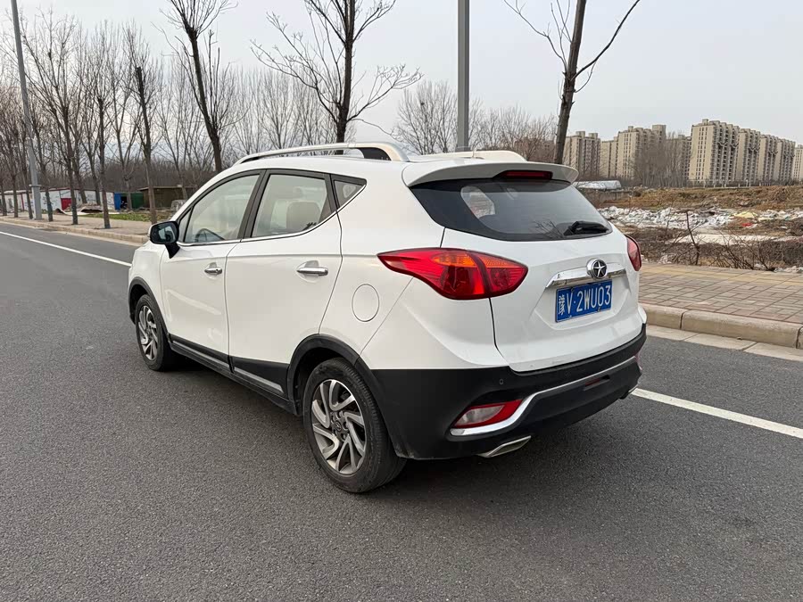 JAC 2015 #4 JAC 2015 car image #4