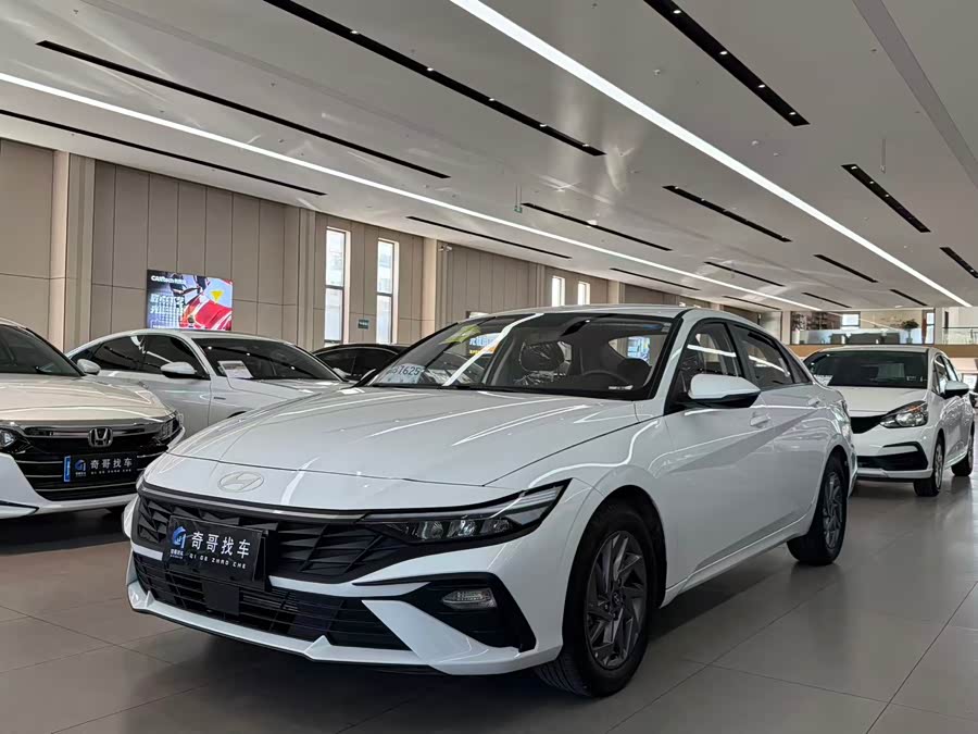 Hyundai Elantra 2025 car image #4