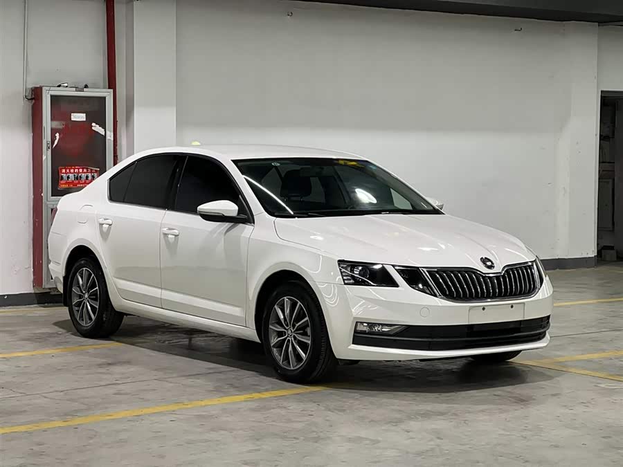 Skoda Octavia 2021 car image #4