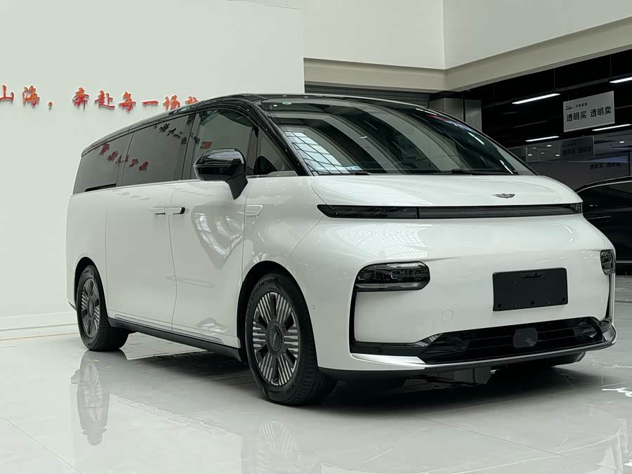 GEELY 2025 #4 GEELY 2025 car image #4