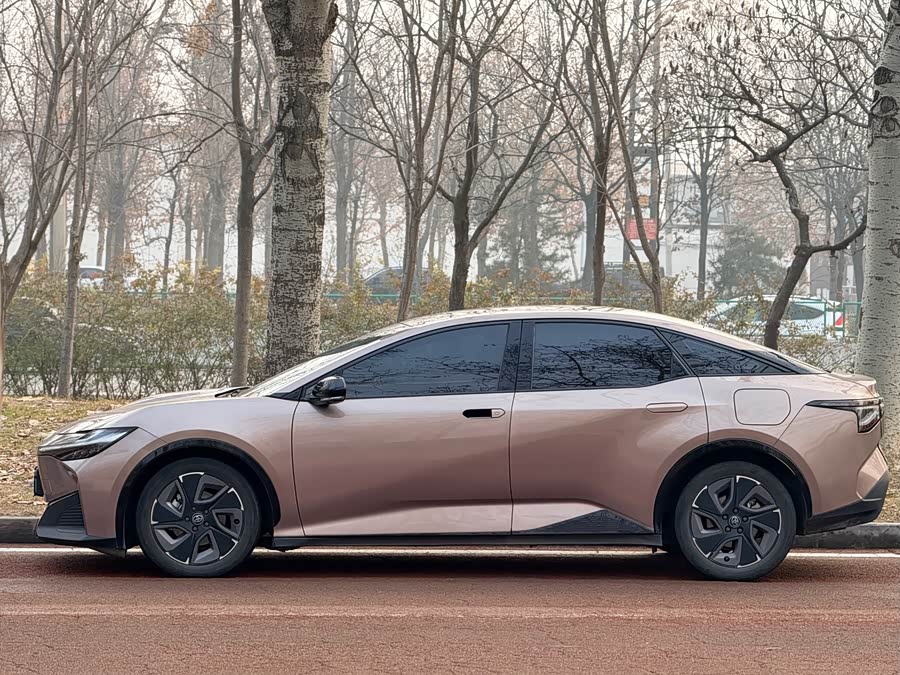 Toyota bZ3 2023 صورة سيارة #4