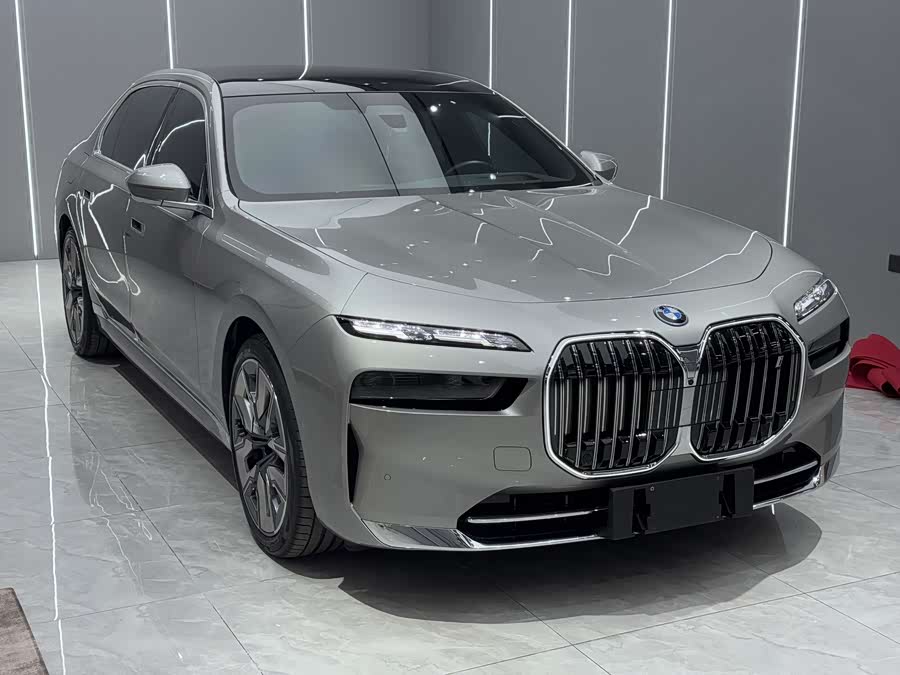 BMW i7 2023 изображение автомобиля #4