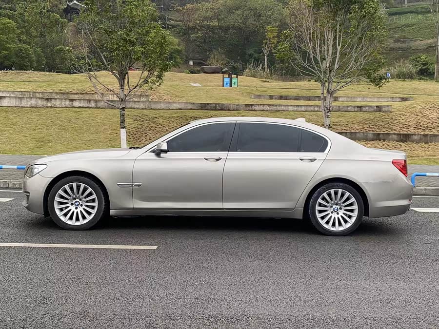 BMW 7 Series 2012 car image #4