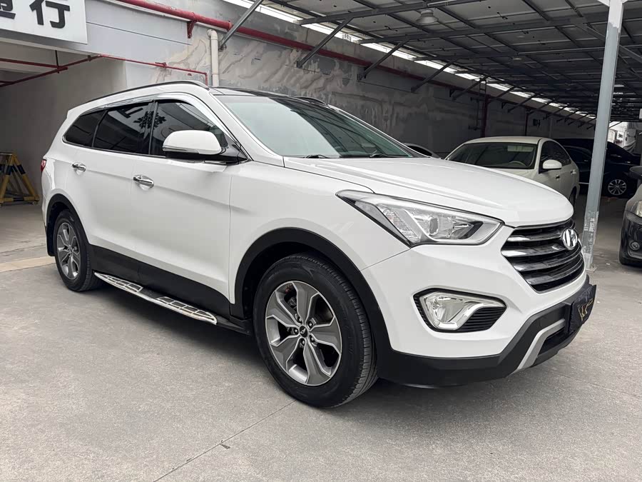 Hyundai Grand Santa Fe 2015 car image #4