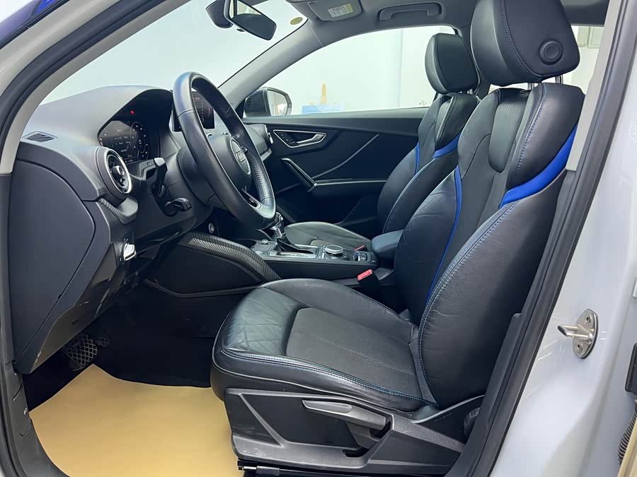 Audi Q2L e-tron 2021 immagine di auto #4