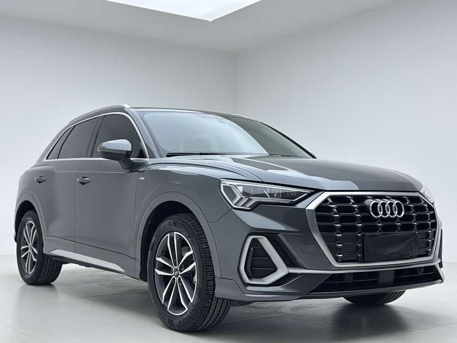 Audi Q3 2021 car image #4