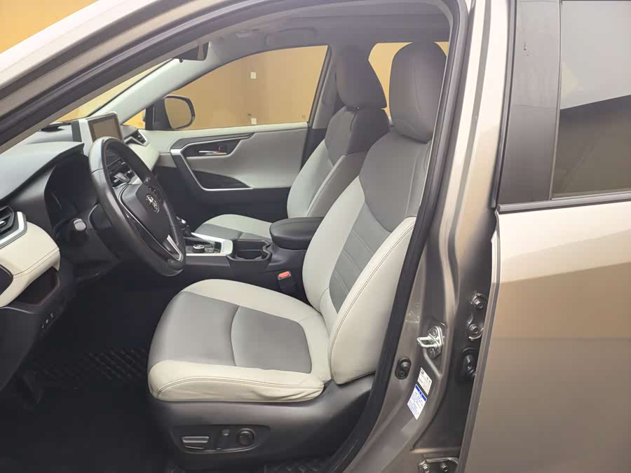 Toyota RAV4 2019 #4 Toyota RAV4 2019 car image #4