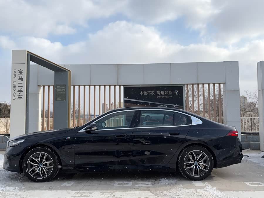 BMW i5 2025 #4 BMW i5 2025 car image #4