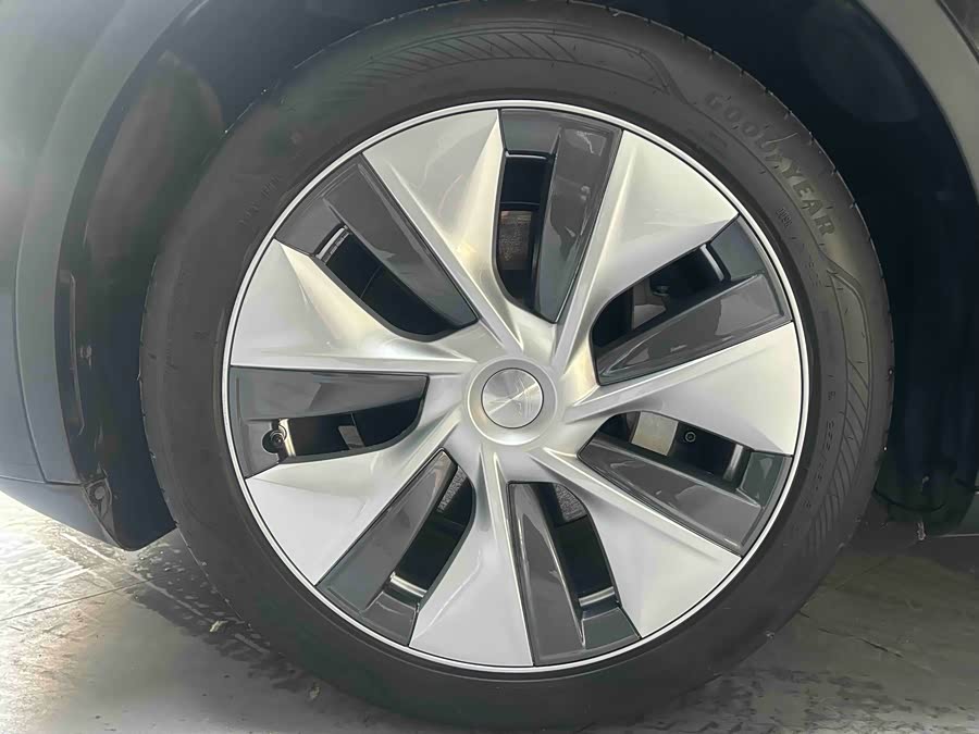 Tesla Model Y 2023 #4 Tesla Model Y 2023 car image #4