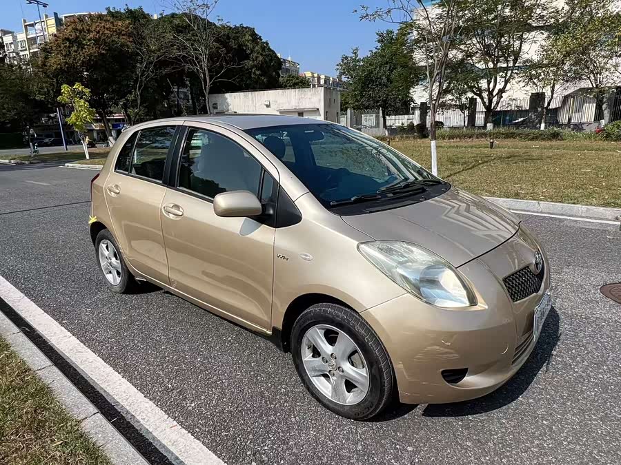 Toyota Yaris 2010 imagem de carro #4