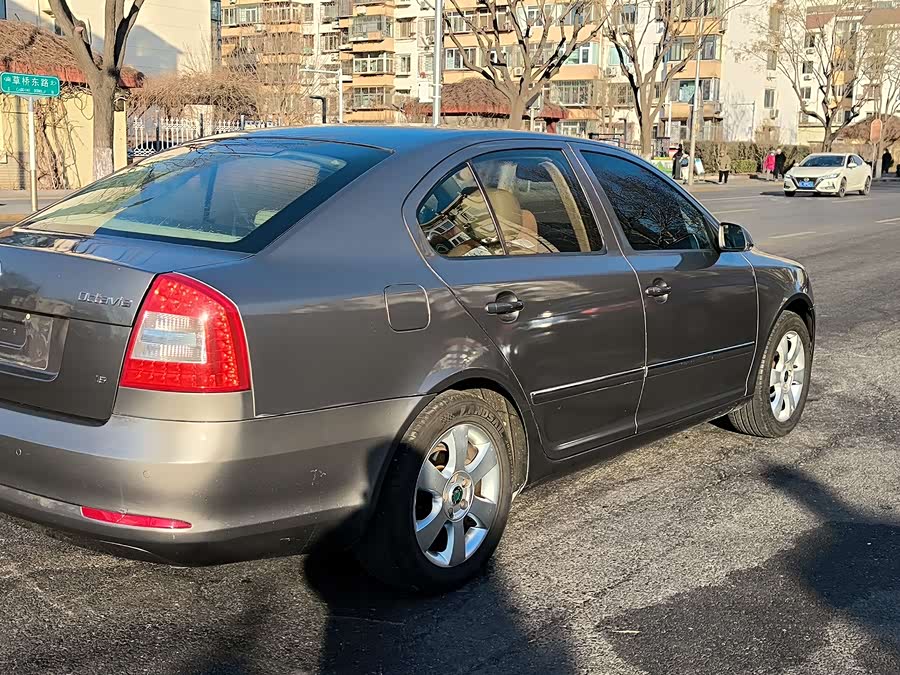 Skoda Octavia 2010 car image #4