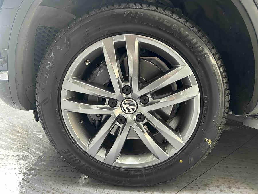 Volkswagen Touareg 2018 car image #4