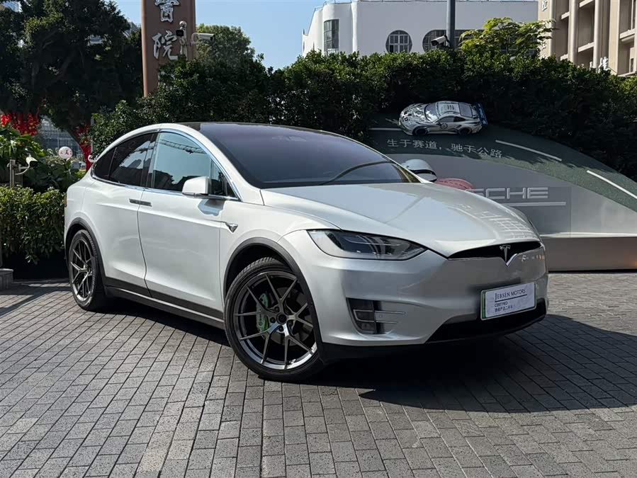Tesla Model X 2017 car image #4
