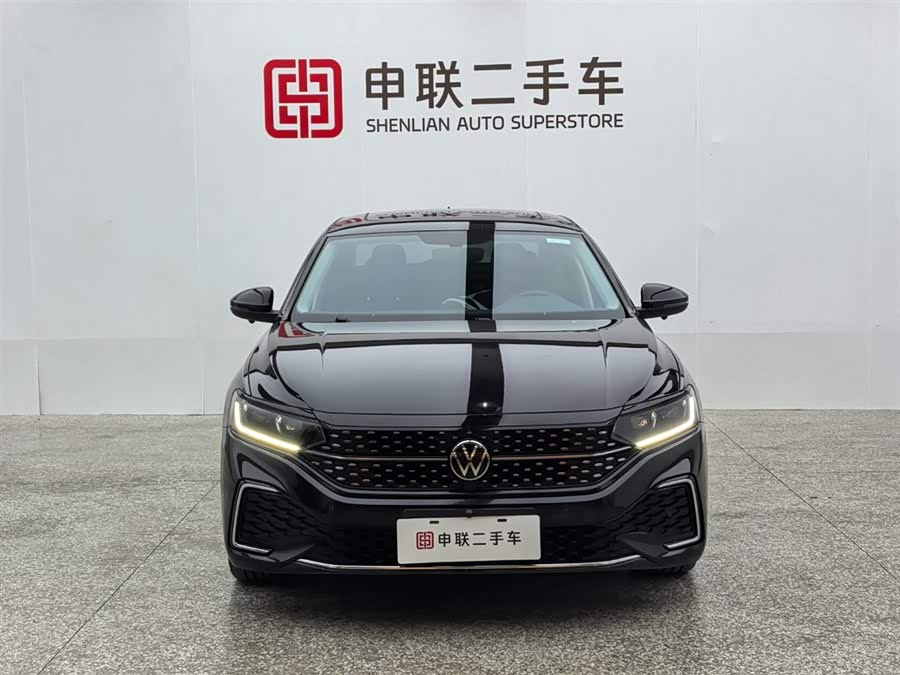 Volkswagen Passat 2023 car image #4