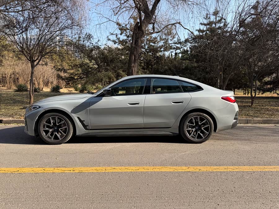 BMW i4 2025 car image #4