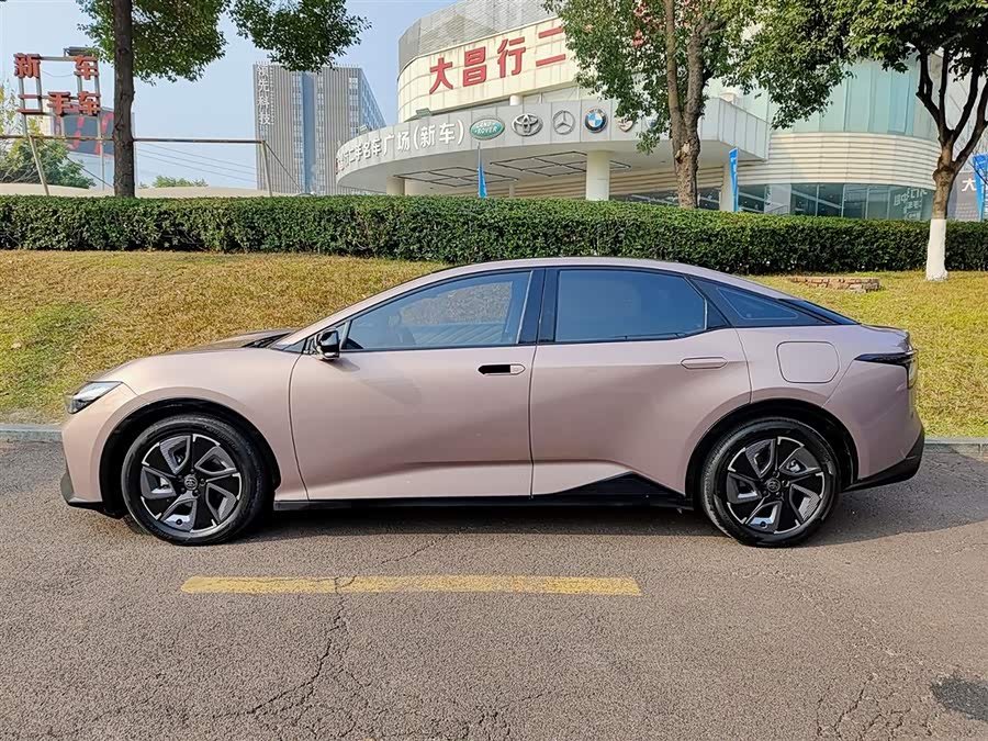 Toyota bZ3 2023 immagine di auto #4