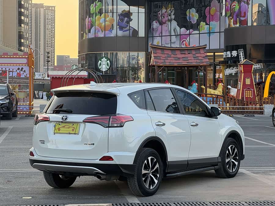 Toyota RAV4 2017 car image #4