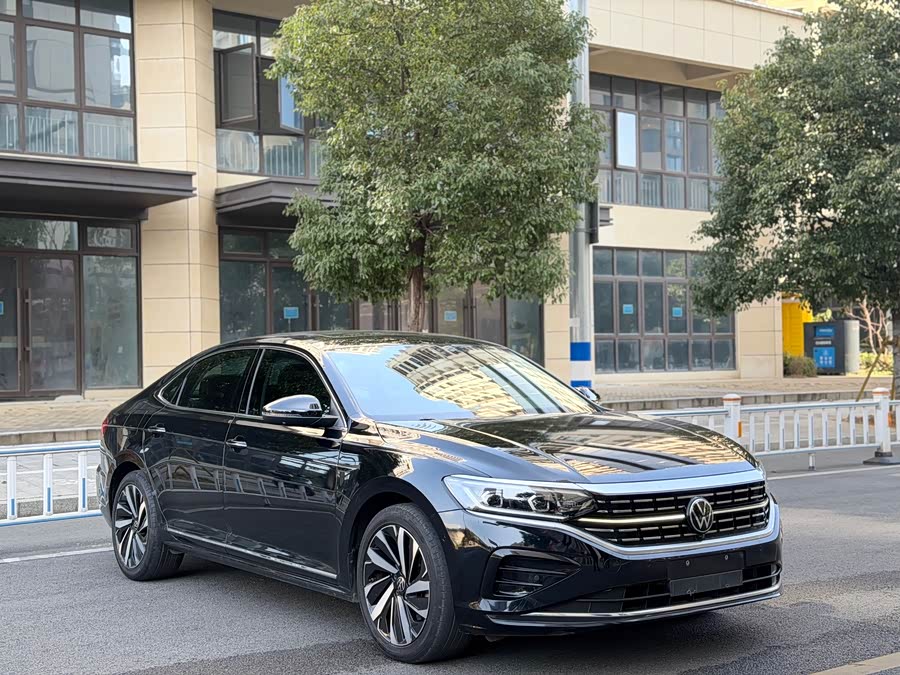 Volkswagen Passat 2022 صورة سيارة #4