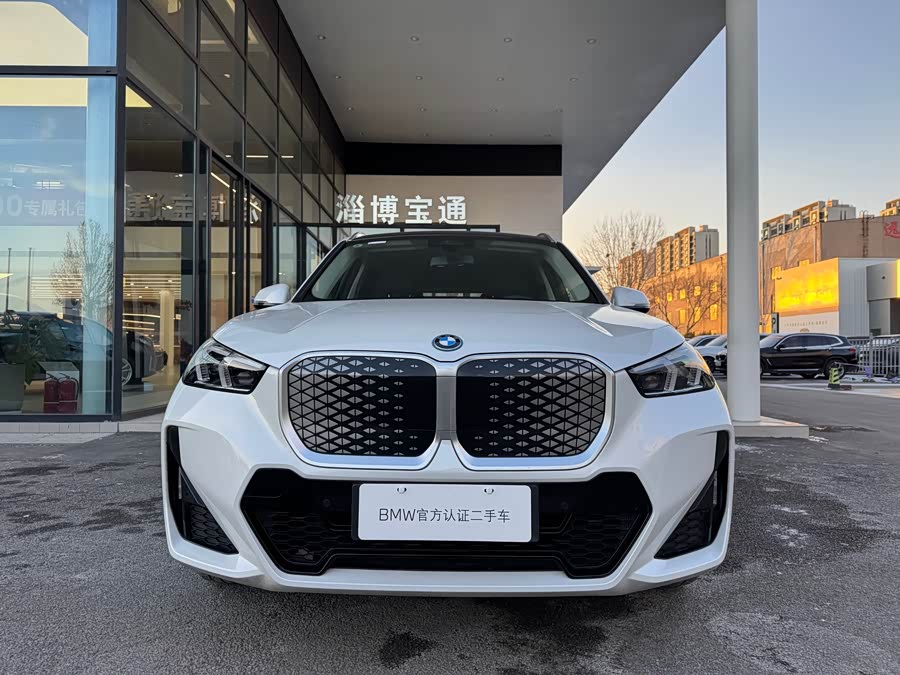 BMW iX1 2025 #4 BMW iX1 2025 car image #4