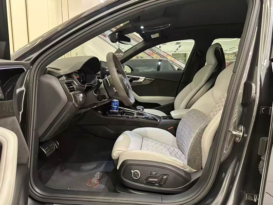 Audi RS 4 2021 car image #4