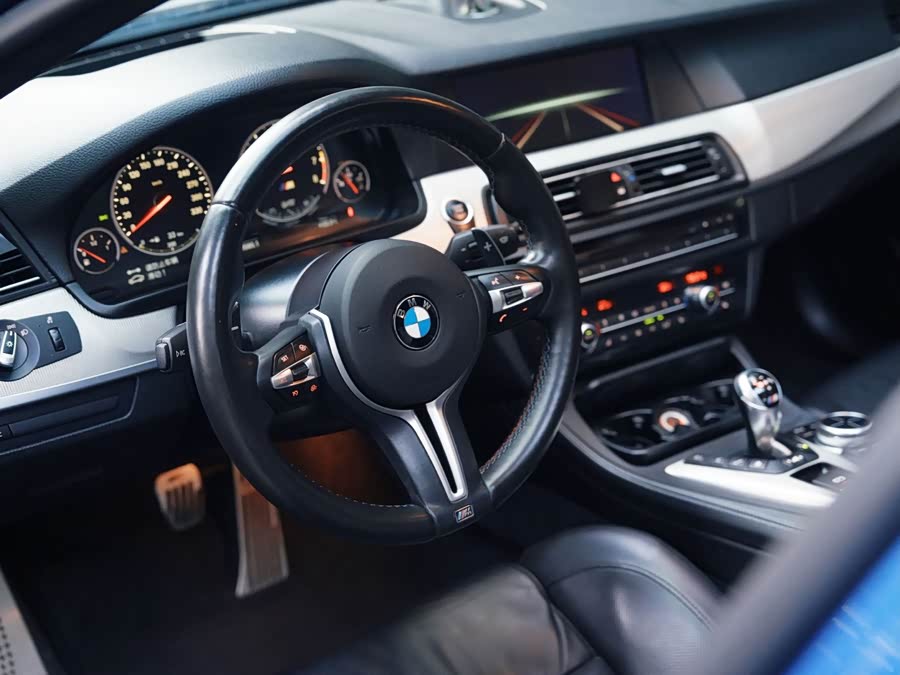 BMW M5 2014 car image #4