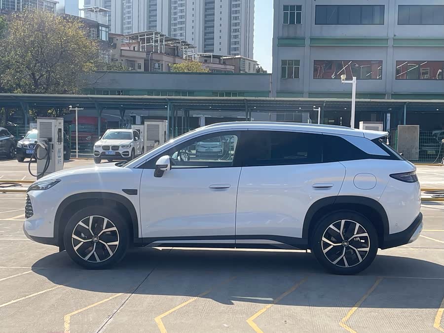 BYD SongL DM-i 2025 #4 BYD SongL DM-i 2025 car image #4