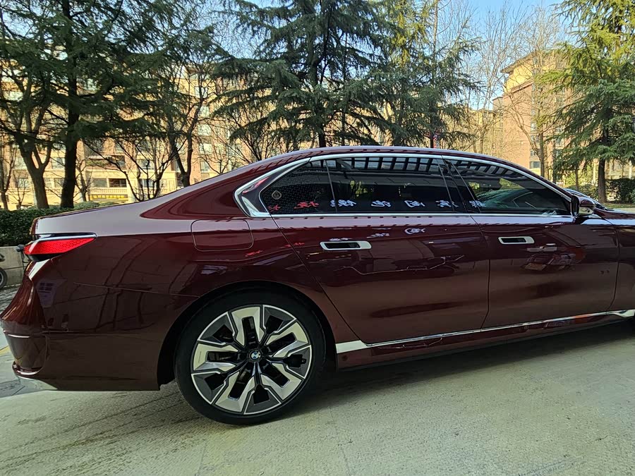 BMW i7 2023 car image #4