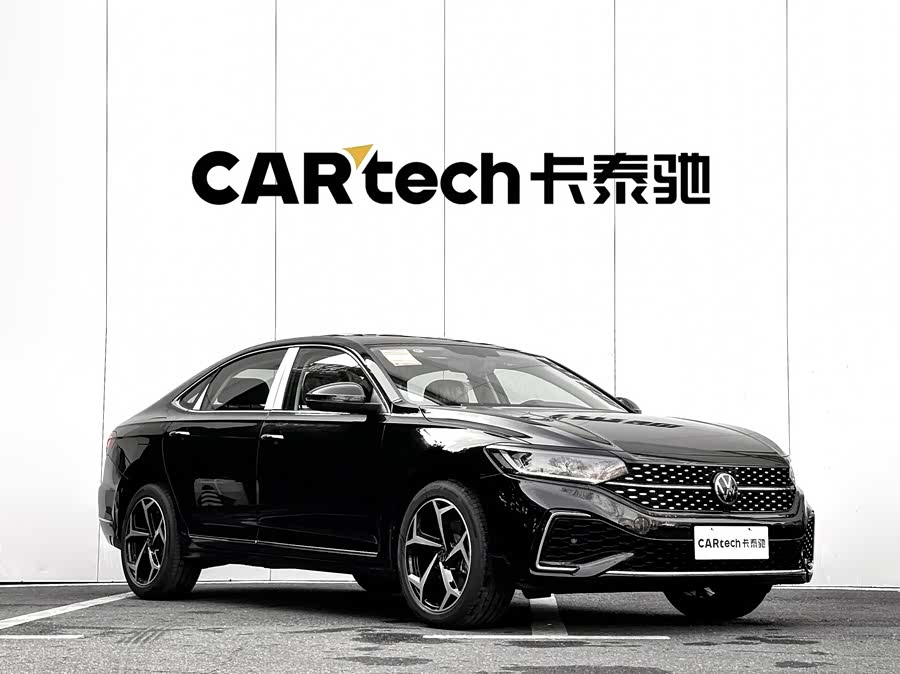 Volkswagen Passat 2025 immagine di auto #4