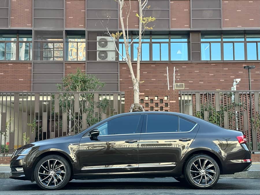 Skoda Octavia 2018 car image #4