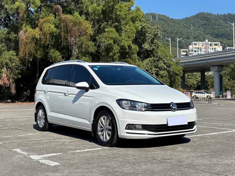 Volkswagen Touran 2019 #4 Volkswagen Touran 2019 car image #4