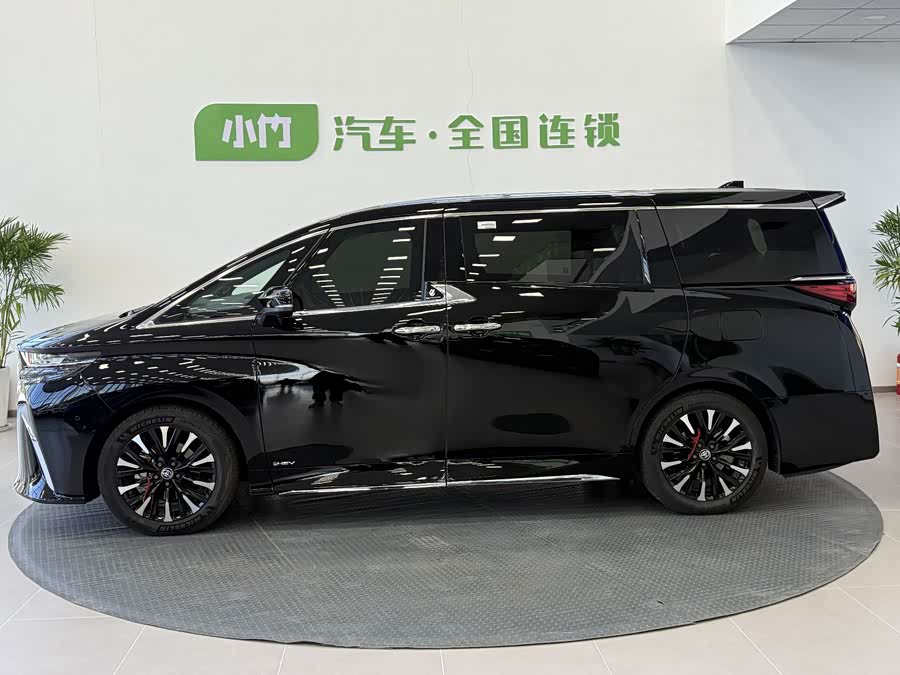 Toyota Alphard 2025 car image #4