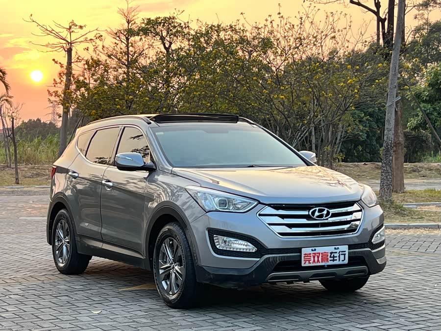 Hyundai Santa Fe 2015 car image #4
