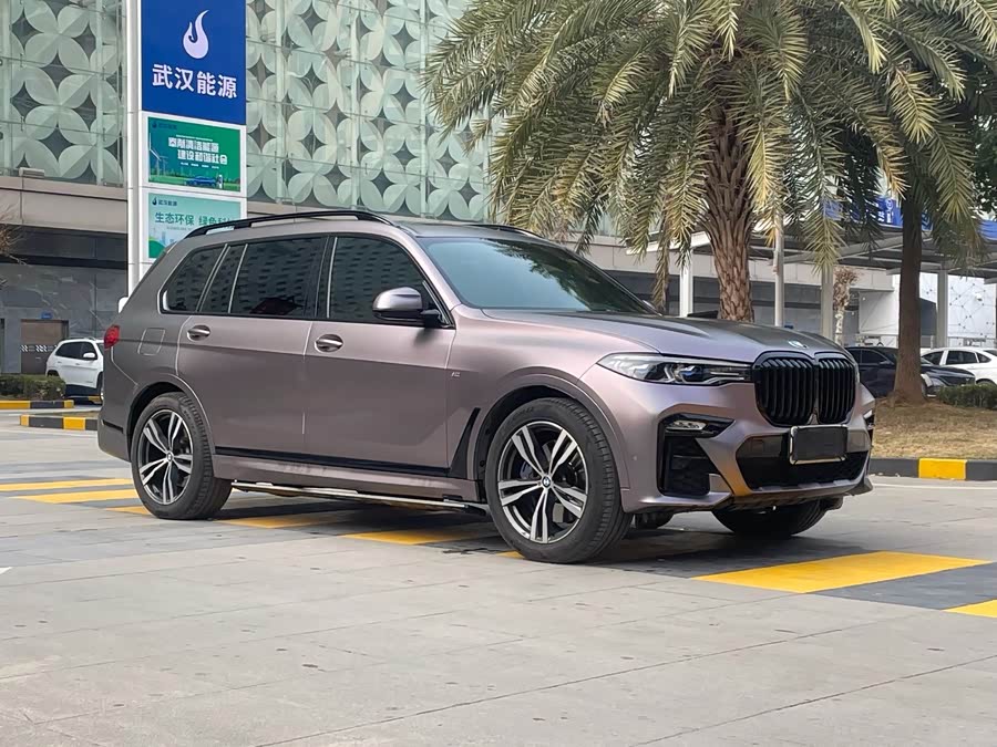 BMW X7 2020 car image #4
